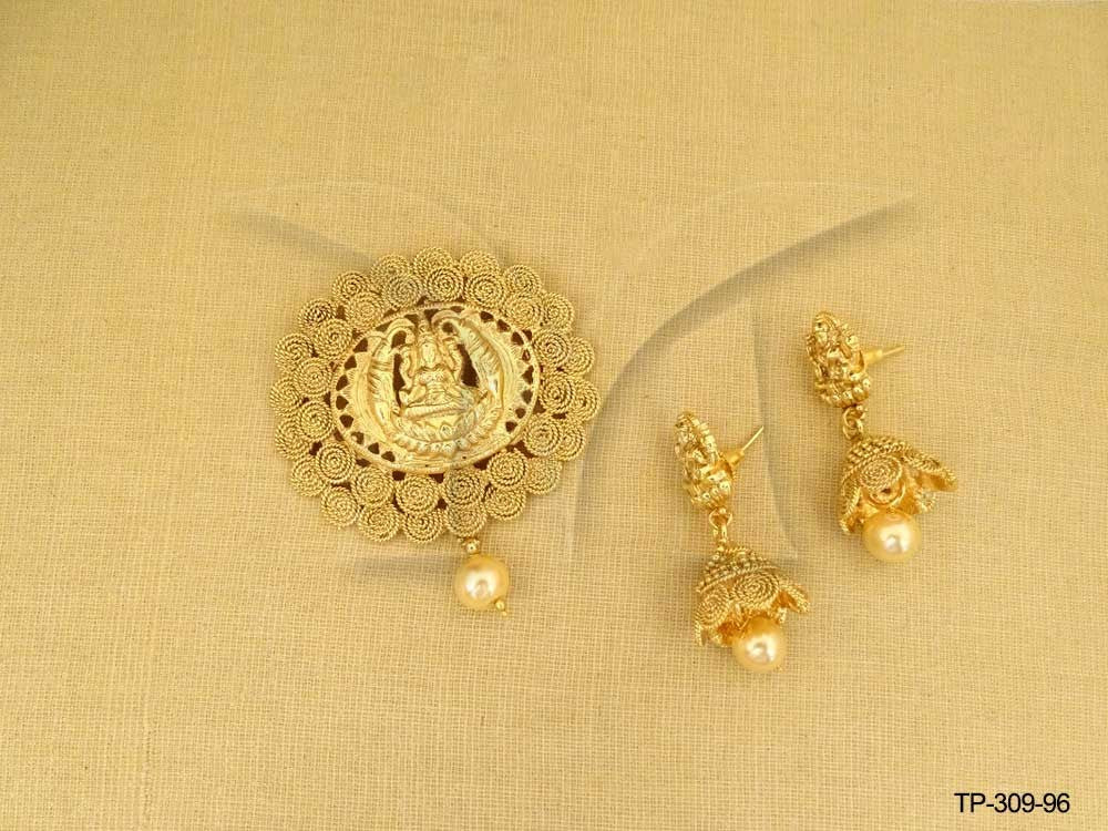 laxmi ji chakri bordered pendant set