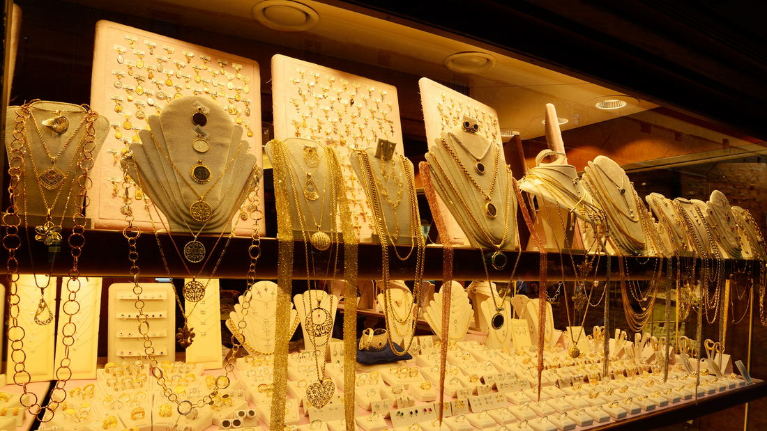 Why Dubai’s Distributors Trust India for Bulk Artificial Jewellery: A Closer Look at Aaroha Jewellery