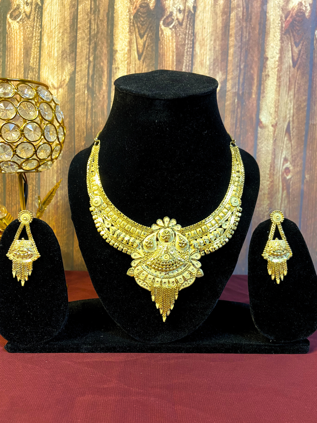 Arab Gold Choker Set with Heavy Detailing | Dubai Style Jewellery | Luxurious Finish