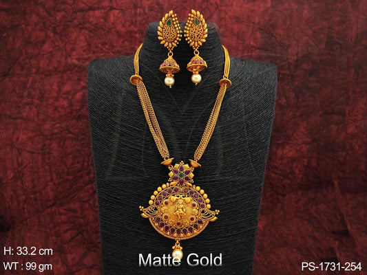 Laxmi Ji Oval Shape Pendant Set