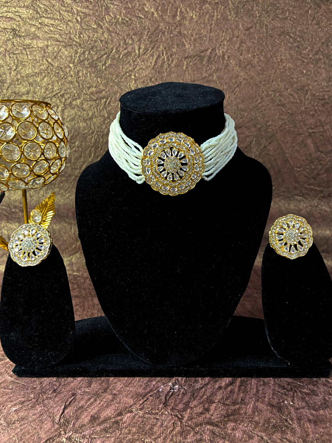 Minimalist Kundan Round Flower Choker with White Beads Chains